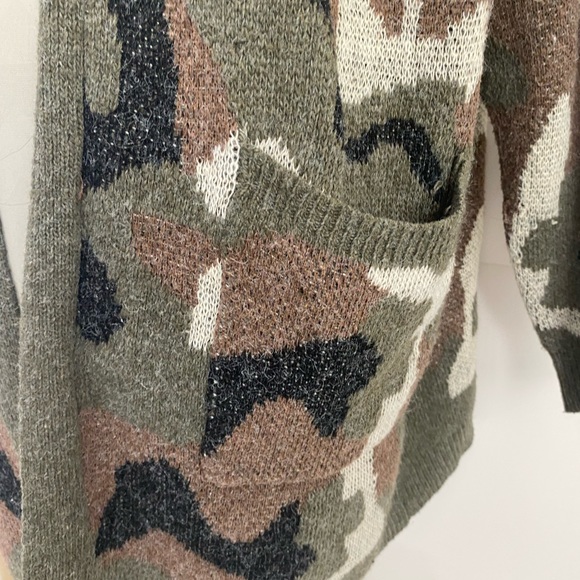 Lulus Jumbo Camouflage Cardigan Size Small - Picture 7 of 7